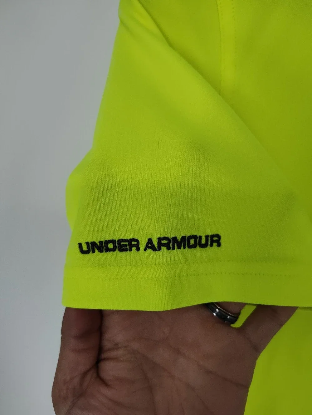 Under Armour Neon Yellow Boys Short Sleeve Polo Size Large